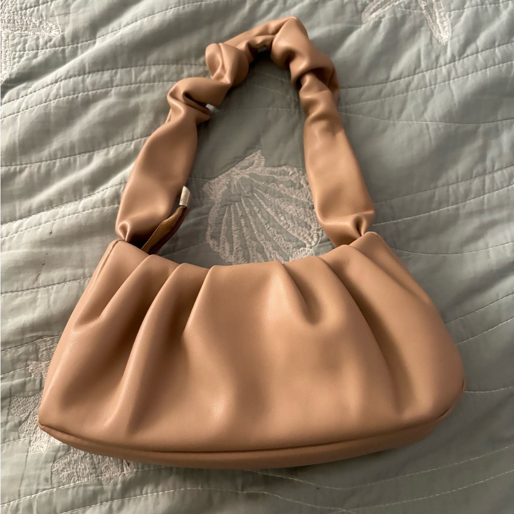 Beige over the shoulder bag 🧡